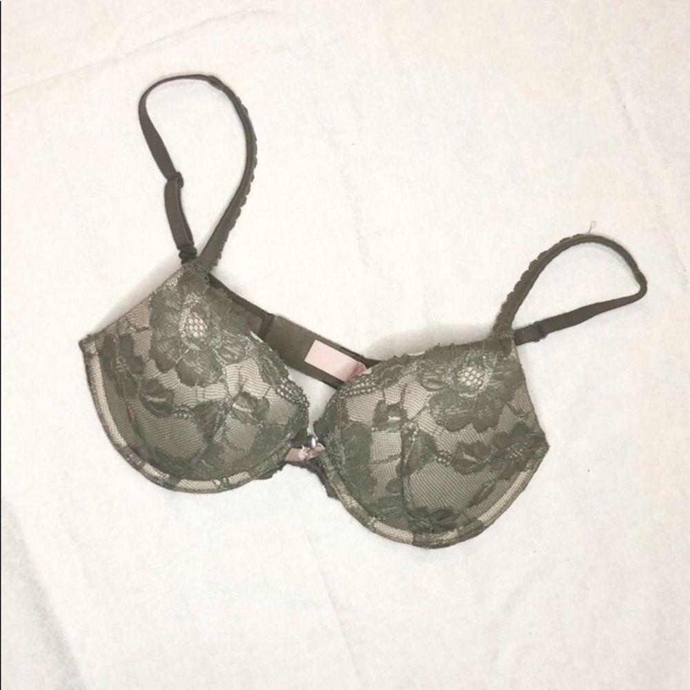 Victoria Secret | Body by Victoria Push Up Bra 32D